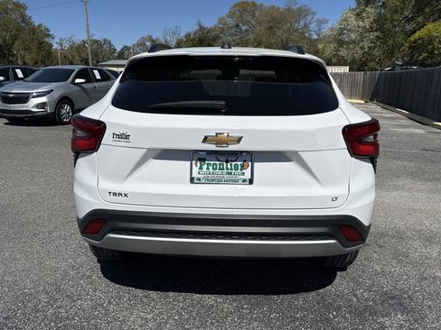 Used 2024 Chevrolet Trax LT FWD image 4