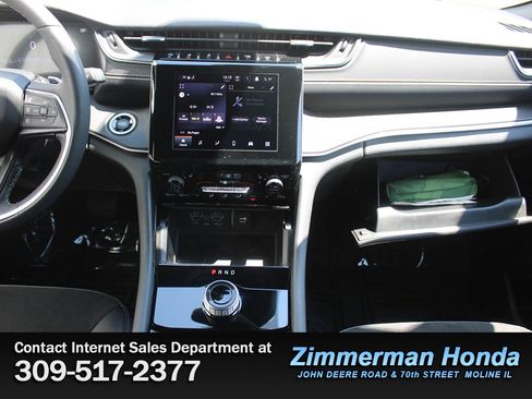 Used 2023 Jeep Grand Cherokee Altitude AWD/4WD image 16