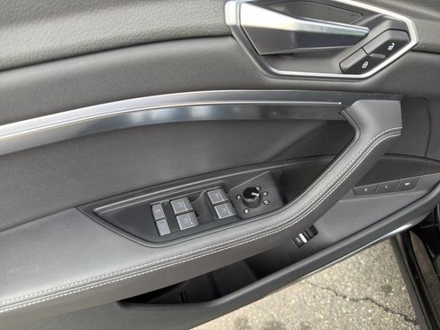 Used 2019 Audi e-tron Premium Plus image 40