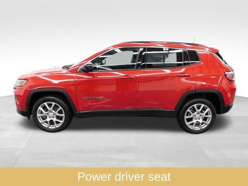 Used 2023 Jeep Compass Latitude image 6