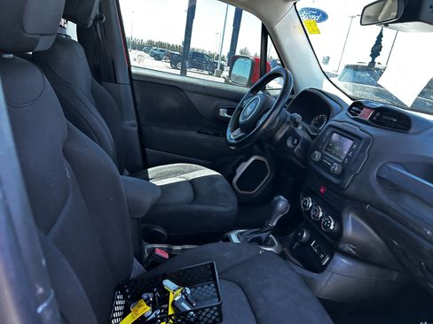 Used 2016 Jeep Renegade Latitude AWD/4WD image 12