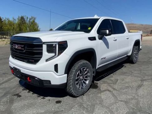Used 2022 GMC Sierra 1500 AT4 w/ AT4 Premium Package AWD/4WD image 4