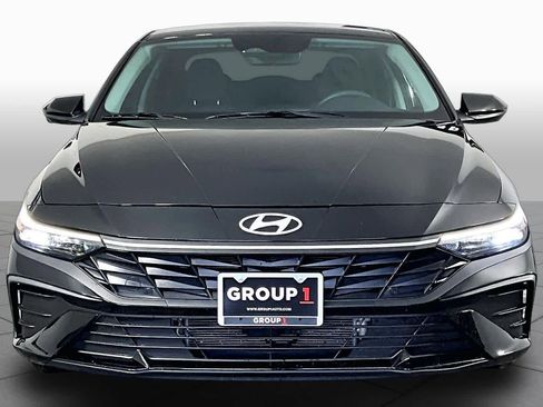 Used 2025 Hyundai Elantra Hybrid FWD image 4