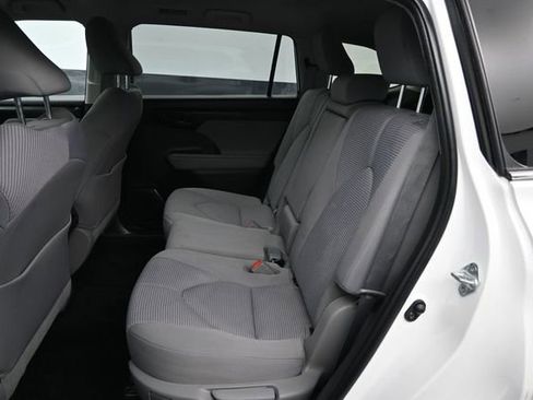 Used 2023 Toyota Highlander L FWD image 14