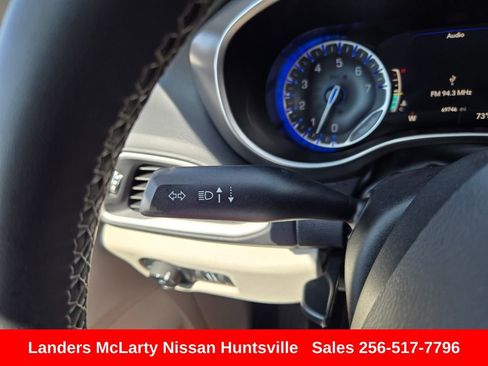 Used 2023 Chrysler Pacifica Touring-L FWD image 30