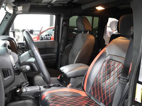 Used 2017 Jeep Wrangler Unlimited Sport w/ Connectivity Group image 29