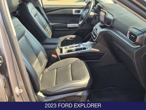 Used 2023 Ford Explorer XLT w/ Equipment Group 202A AWD/4WD image 30
