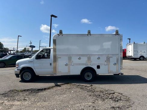 New 2026 Ford E-350 and Econoline 350 Super Duty w/ Power Equipment Group RWD image 6