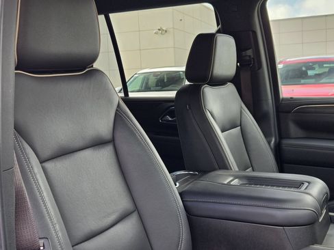 Used 2021 GMC Yukon SLT w/ SLT Luxury Package AWD/4WD image 30