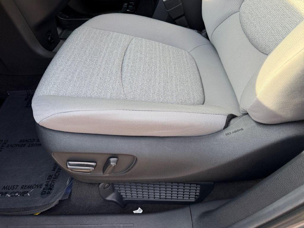 Used 2026 Toyota Sienna LE AWD/4WD image 24
