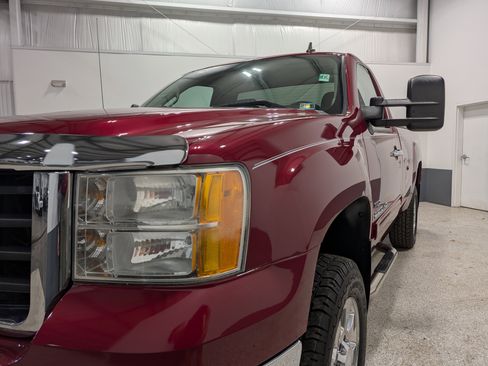 Used 2007 GMC Sierra 2500 SLE w/ Z71 Off-Road Package AWD/4WD image 7