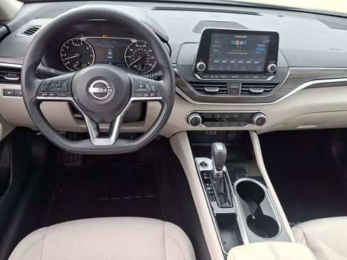 Used 2024 Nissan Altima 2.5 SV image 12