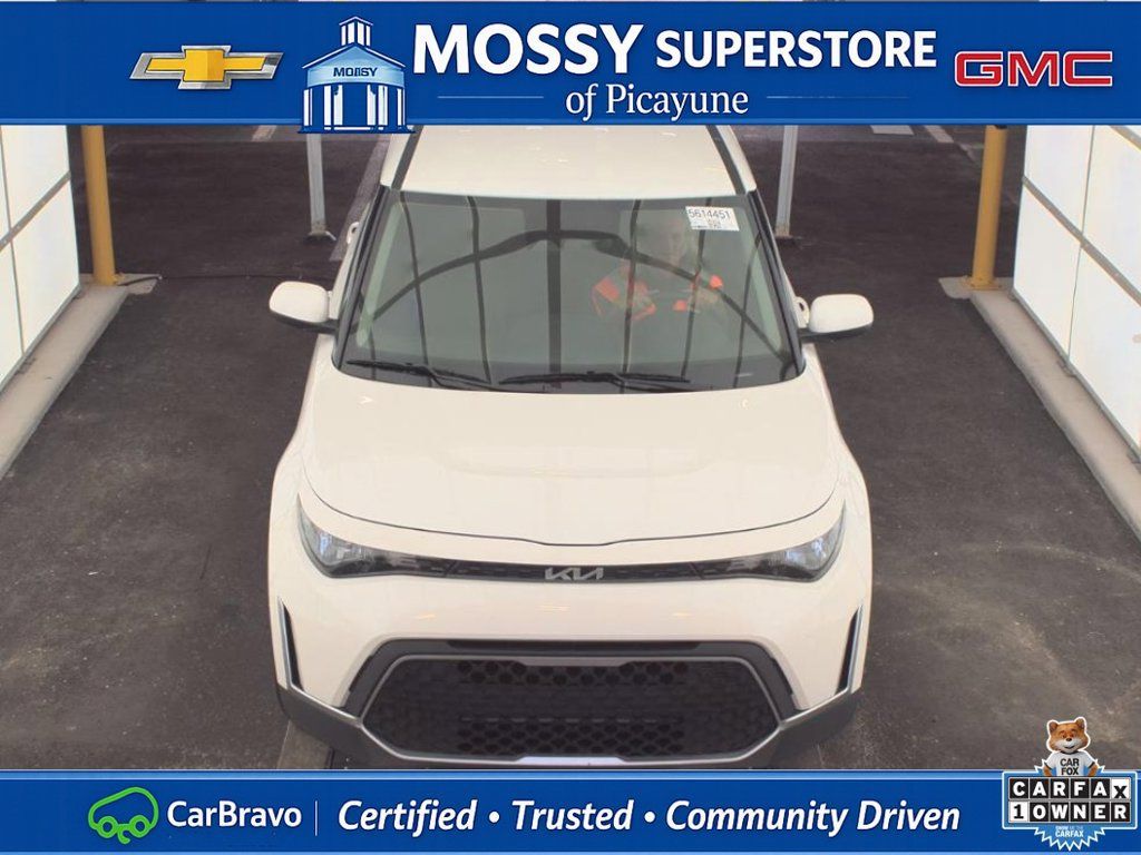 Used 2025 Kia Soul LX w/ LX Technology Package FWD image 3