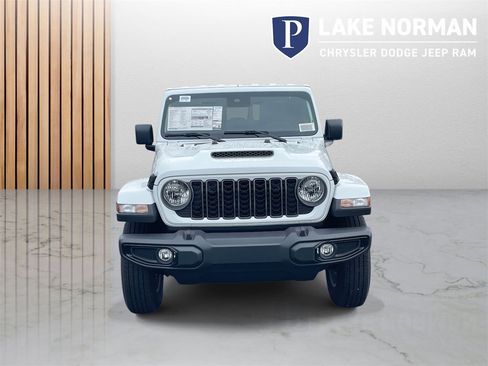 New 2025 Jeep Gladiator Sport image 3