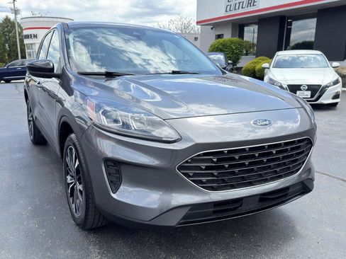 Used 2022 Ford Escape SE w/ SE Sport Appearance Package AWD/4WD image 4