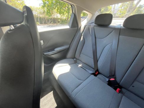Used 2025 Kia K4 FWD image 38