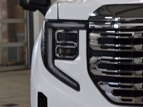 Used 2023 GMC Sierra 1500 Denali w/ Technology Package AWD/4WD image 12
