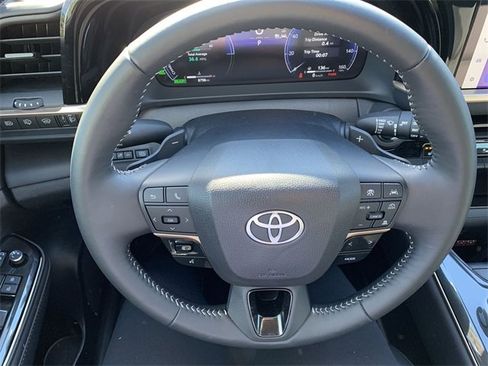 Used 2025 Toyota Crown Signia XLE image 19