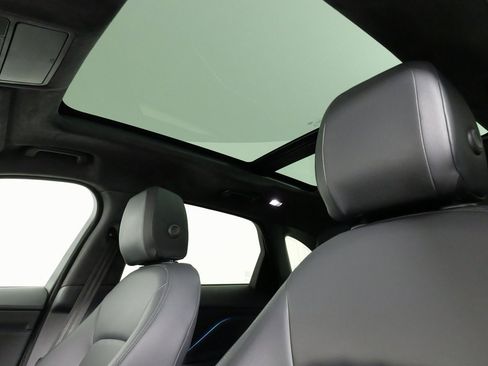 Used 2020 Jaguar F-PACE Premium image 36