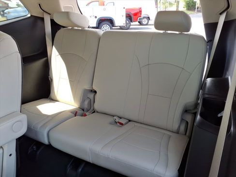 Used 2024 Buick Enclave Premium AWD/4WD image 29