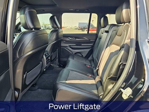 Used 2025 Jeep Grand Cherokee Altitude AWD/4WD image 15