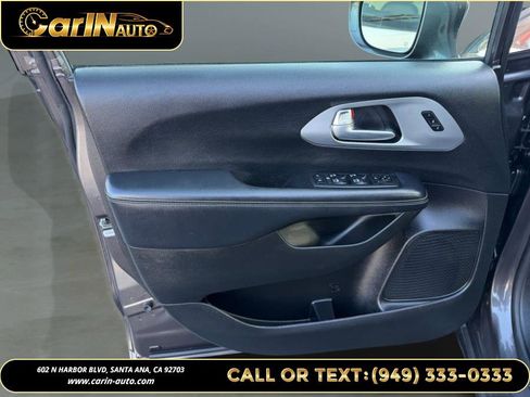 Used 2019 Chrysler Pacifica Limited w/ S Appearance Package image 20