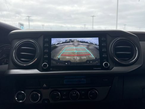 Used 2022 Toyota Tacoma TRD Sport image 14