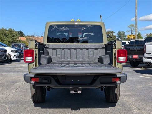 New 2025 Jeep Gladiator Sport image 12