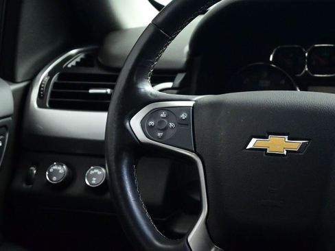 Used 2020 Chevrolet Suburban LT image 8