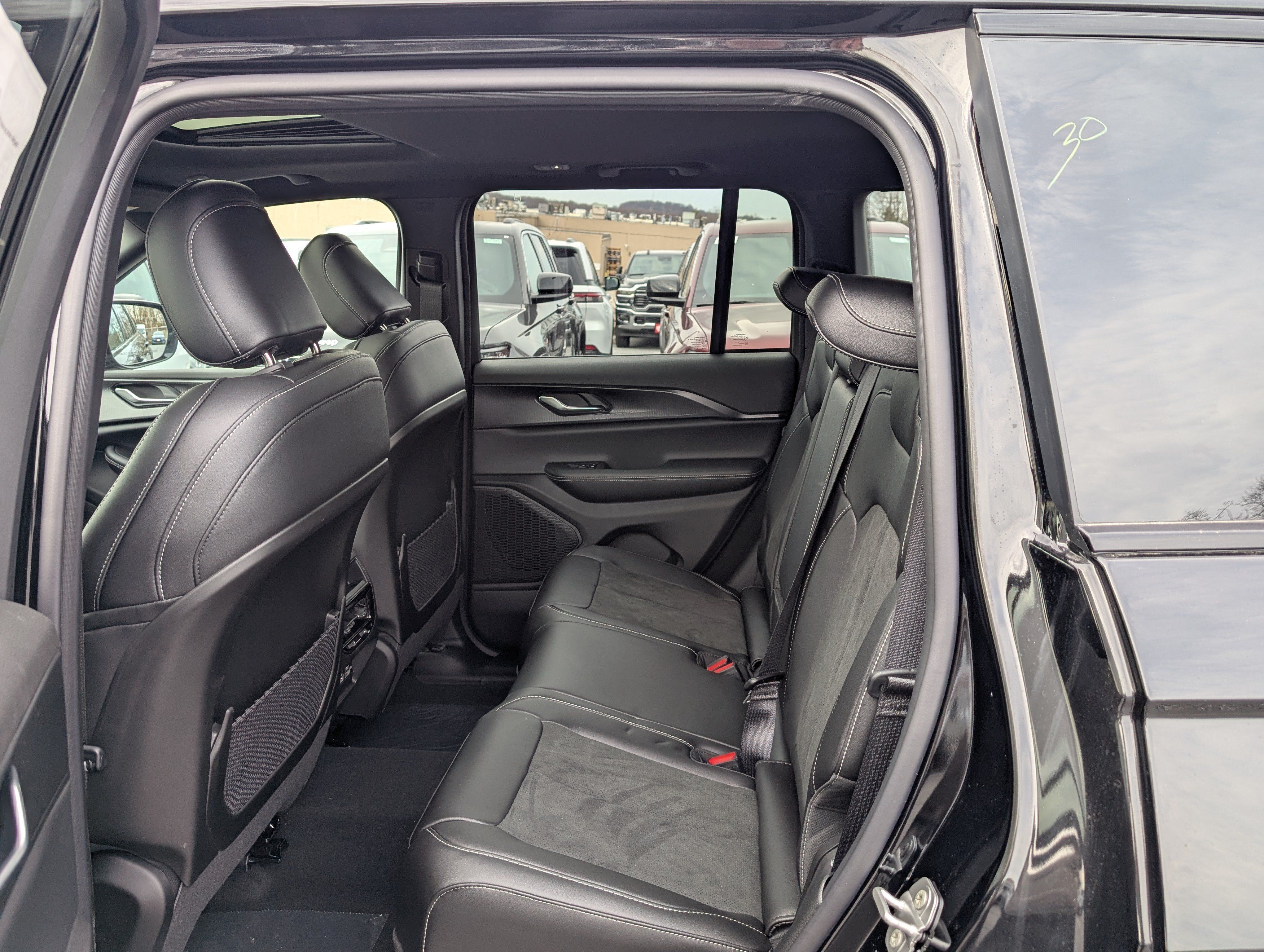 New 2025 Jeep Grand Cherokee Altitude AWD/4WD image 13