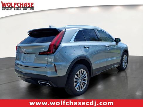 Used 2024 Cadillac XT4 Premium Luxury FWD image 5
