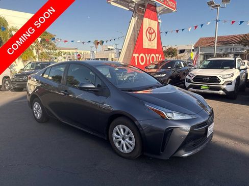 Used 2022 Toyota Prius LE FWD image 2