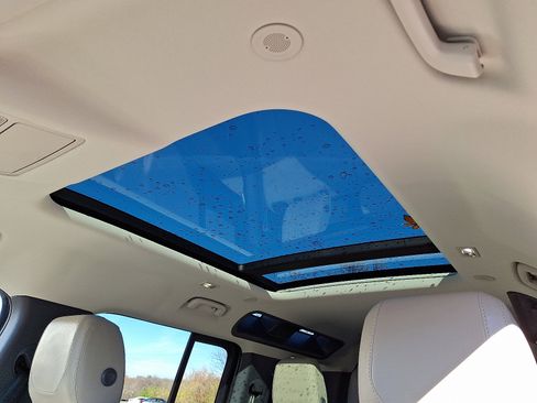 Used 2022 Land Rover Defender 110 SE image 14