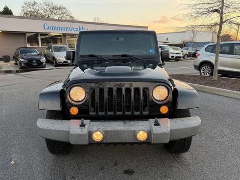 Used 2015 Jeep Wrangler Unlimited Sahara image 2
