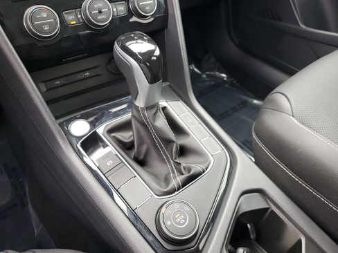 Used 2024 Volkswagen Taos SEL image 29