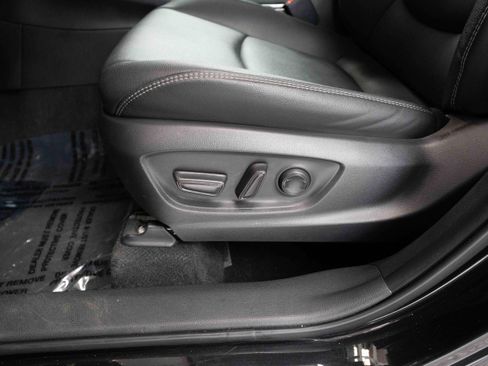 Used 2025 Toyota Corolla Cross XLE AWD/4WD image 12