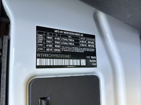 Used 2025 Mercedes-Benz Sprinter 2500 image 25