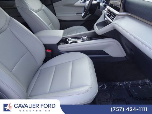 Used 2026 Ford Explorer Active w/ Active Comfort Package AWD/4WD image 14