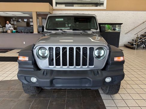 Used 2020 Jeep Gladiator Sport w/ Quick Order Package 24S image 2