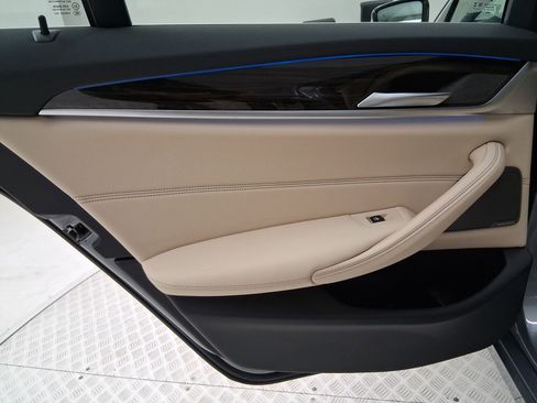 Used 2023 BMW 530e w/ Premium Package RWD image 33
