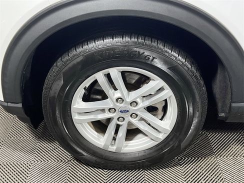 Used 2022 Ford Explorer XLT image 29