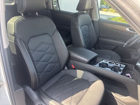 Used 2024 Volkswagen Atlas SE AWD/4WD image 21
