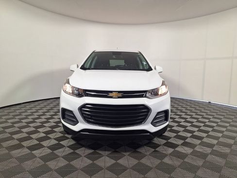Used 2021 Chevrolet Trax LS w/ Tint and Cruise Package FWD image 2