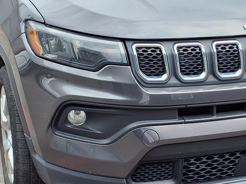 Used 2023 Jeep Compass Latitude AWD/4WD image 12