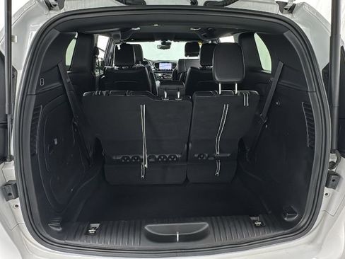 Used 2024 Chrysler Pacifica Select image 19