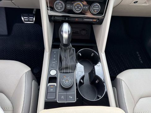 Used 2023 Volkswagen Atlas SEL Premium image 30