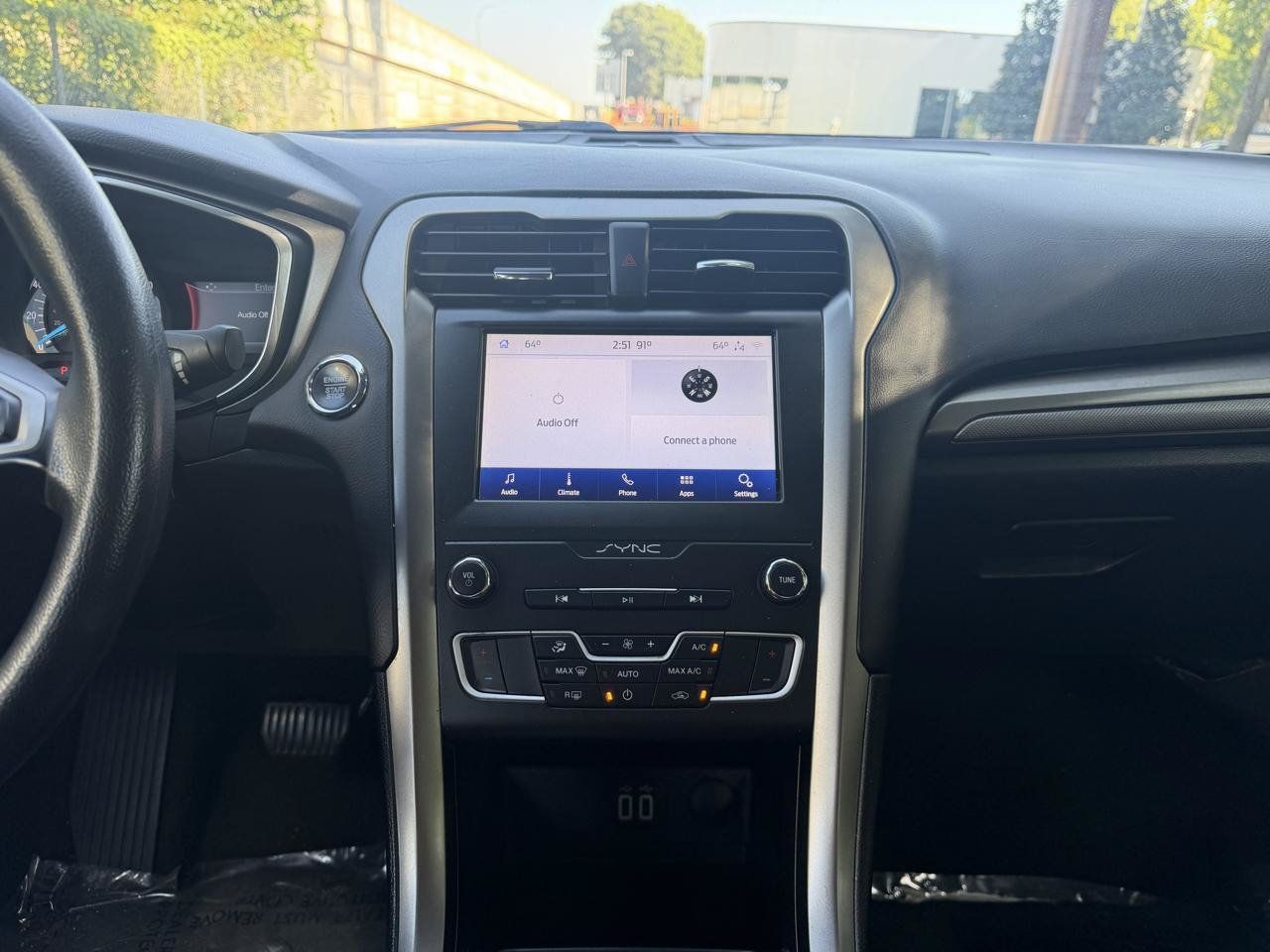 Used 2020 Ford Fusion SE FWD image 23