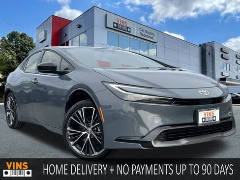 Used 2024 Toyota Prius XLE image 1