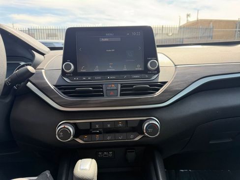 Used 2025 Nissan Altima 2.5 SV FWD image 17