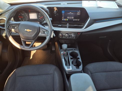 Used 2024 Chevrolet Trax LS w/ LS Convenience Package image 12